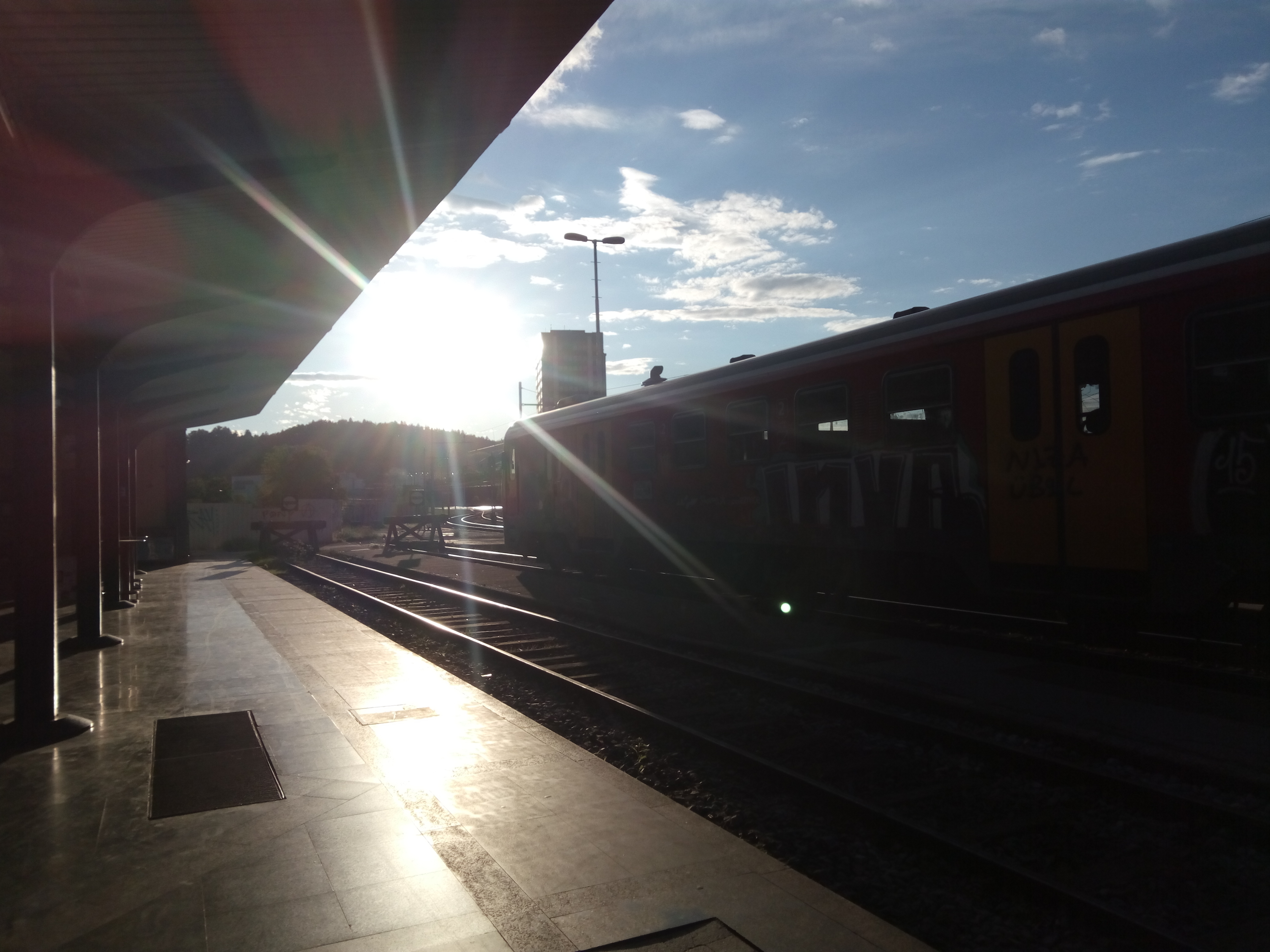 夕方7時、ようやく到着したリュブリャナ駅