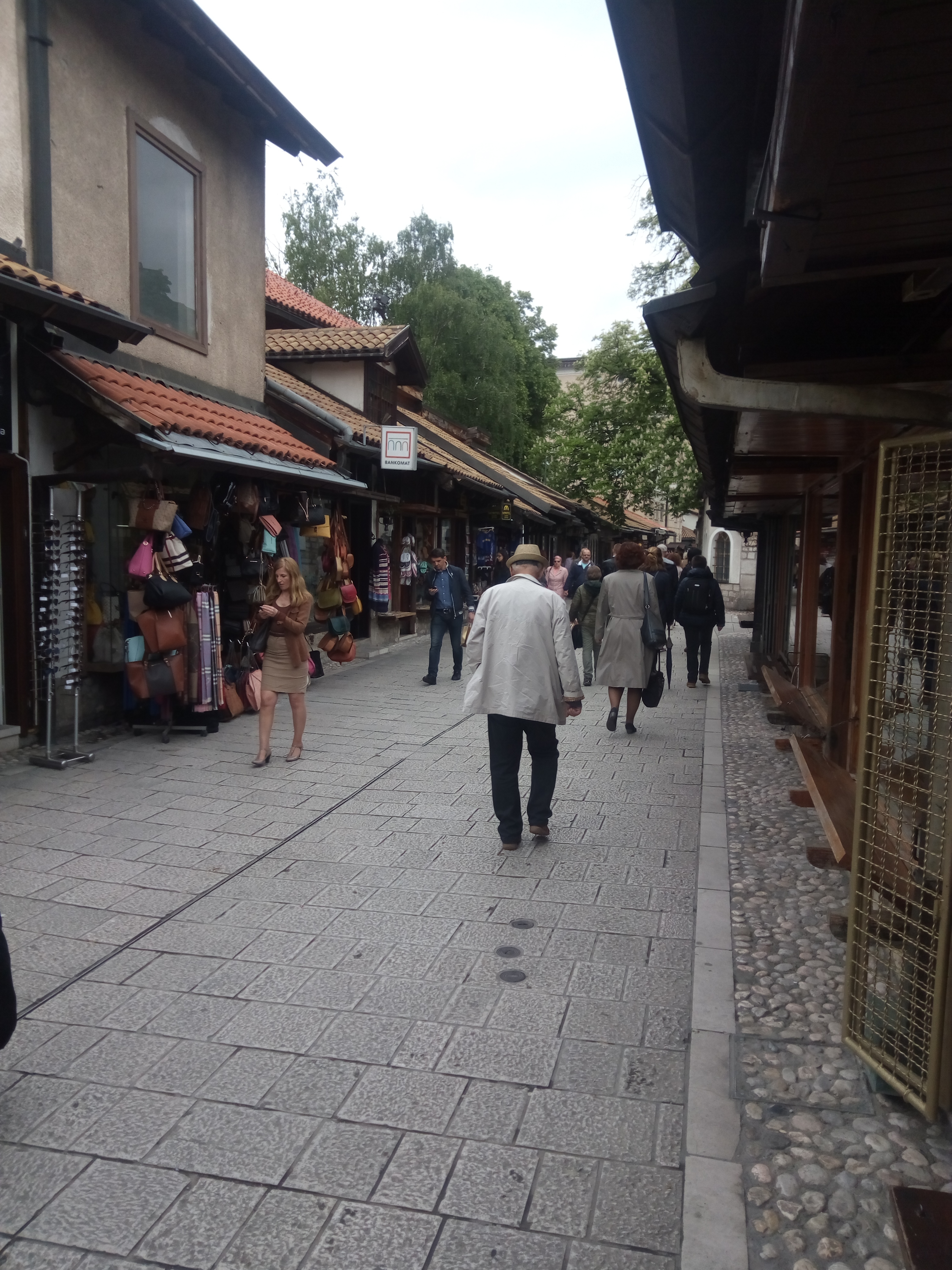 バシュチャルシヤの旧市街。お土産屋が立ち並び、観光客で賑わっていた