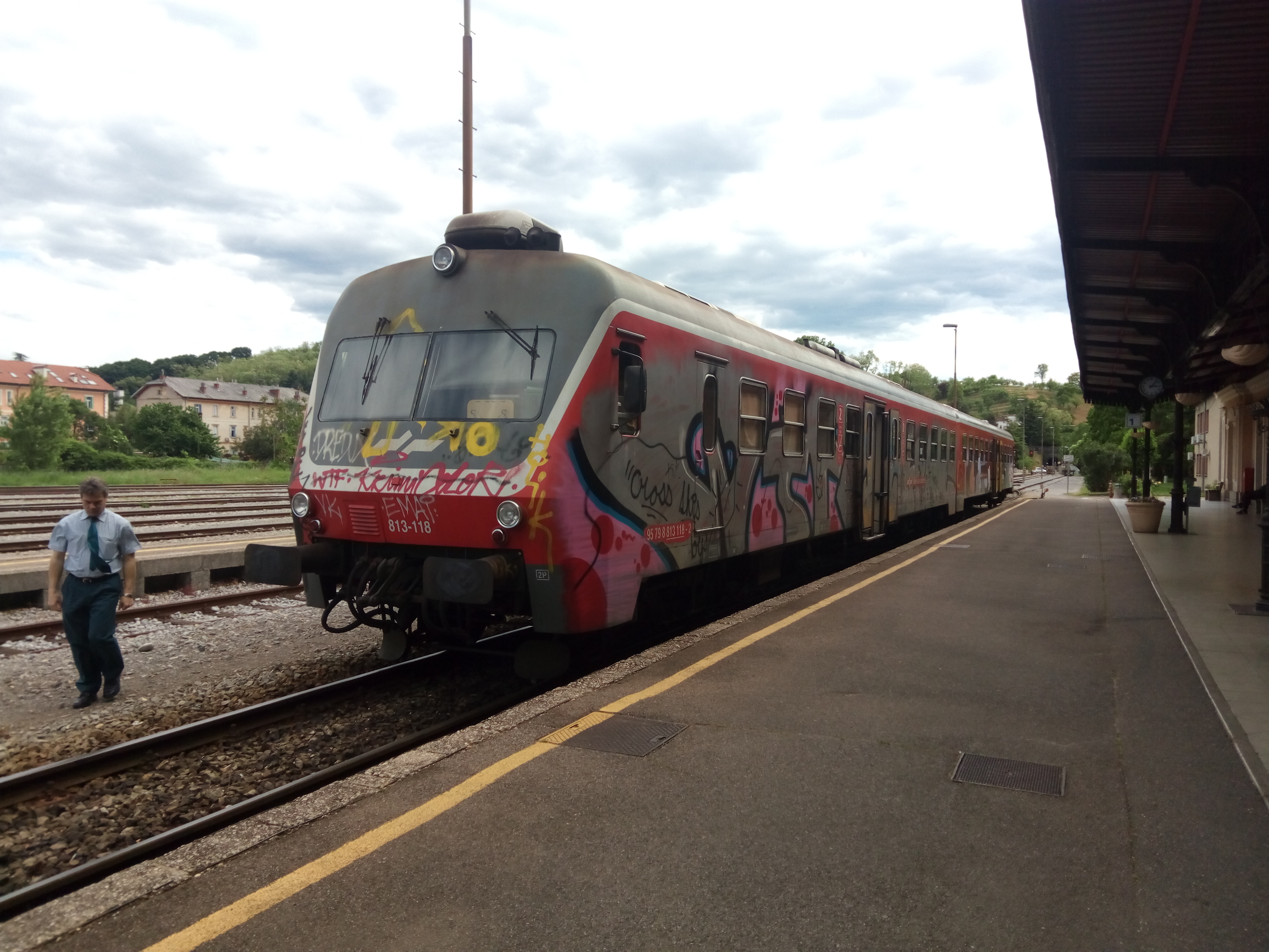 落書きだらけのスロベニア鉄道の列車