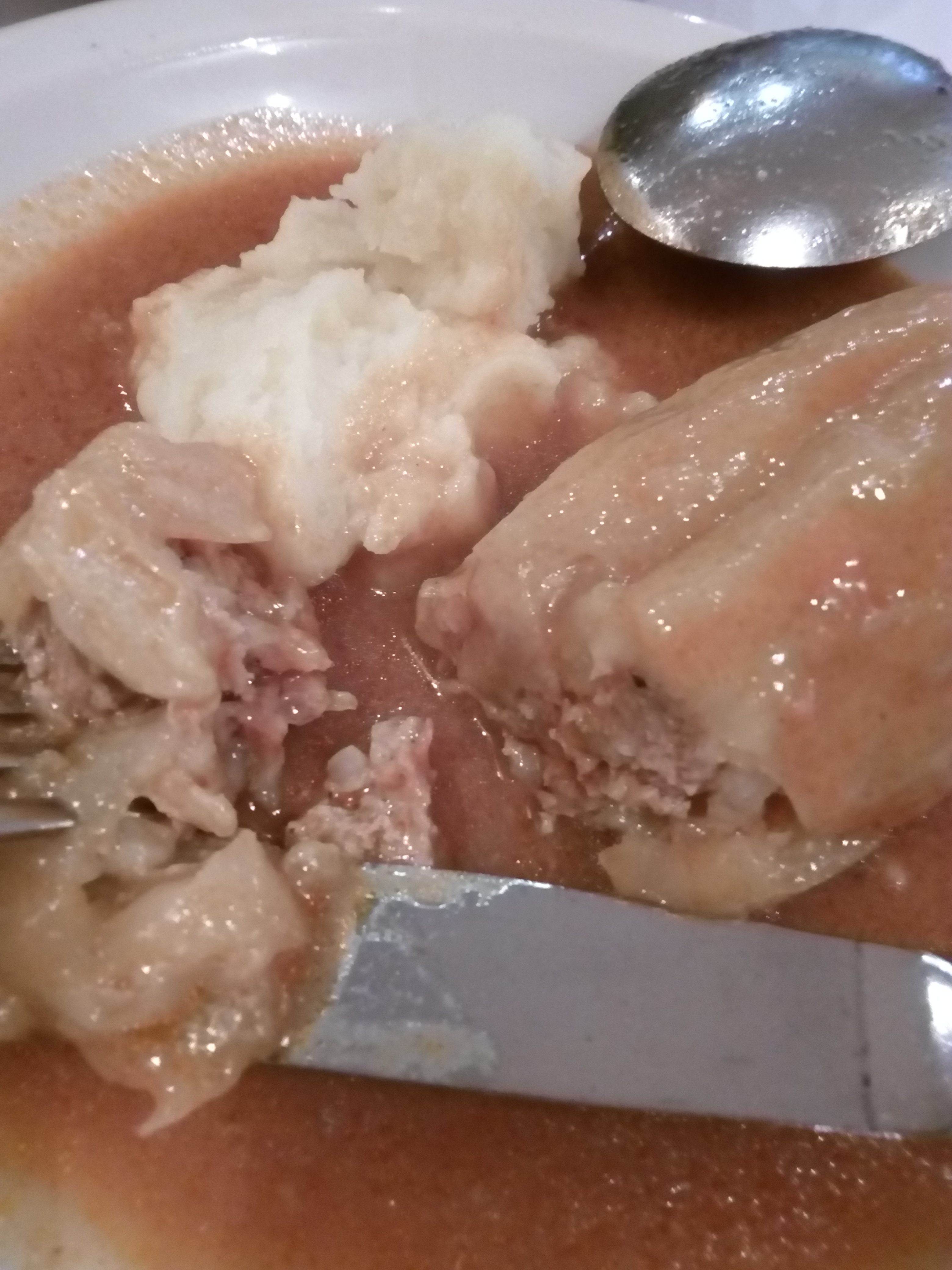 とろけるパプリカと肉汁が絶品のパプリカの肉詰め